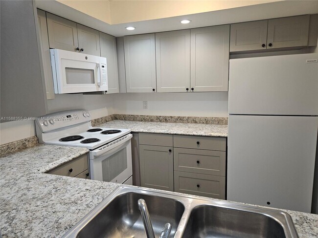 Foto del edificio - 97 Deer Creek Rd