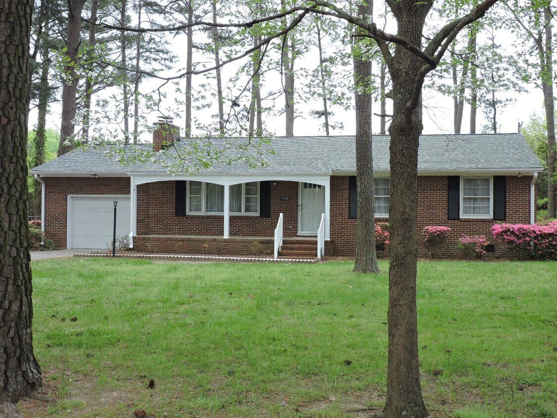 7498 Pinewood Cir, Gloucester Point, VA 23072 House Rental in