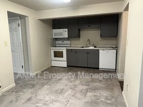 Building Photo - 2833 3rd Ave SE