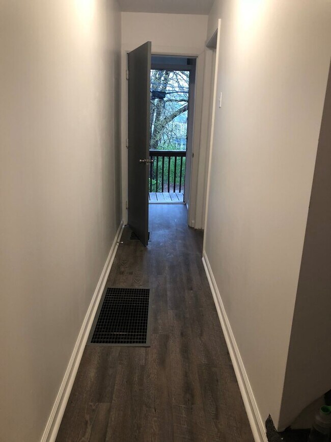 Foto del edificio - 4 bedroom South Oakland House!