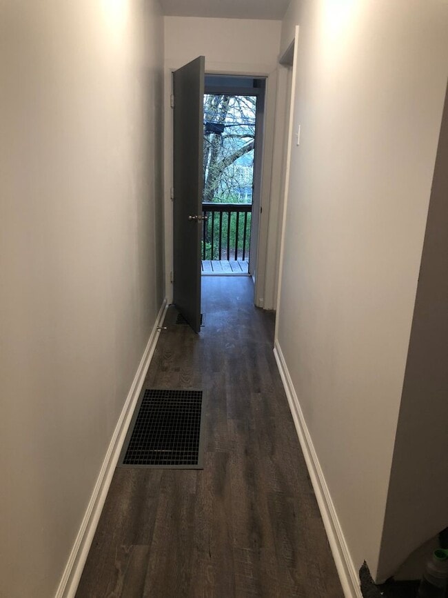 Building Photo - SPACIOUS 4 BEDROOM IN THE HEART OF OAKLAND - AVAILABLE FOR AUGUST