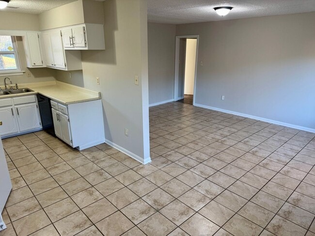 Foto del edificio - 5384 Haynes Dr