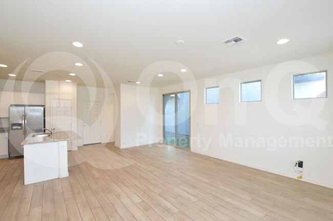 Building Photo - 3707 S 58th Dr