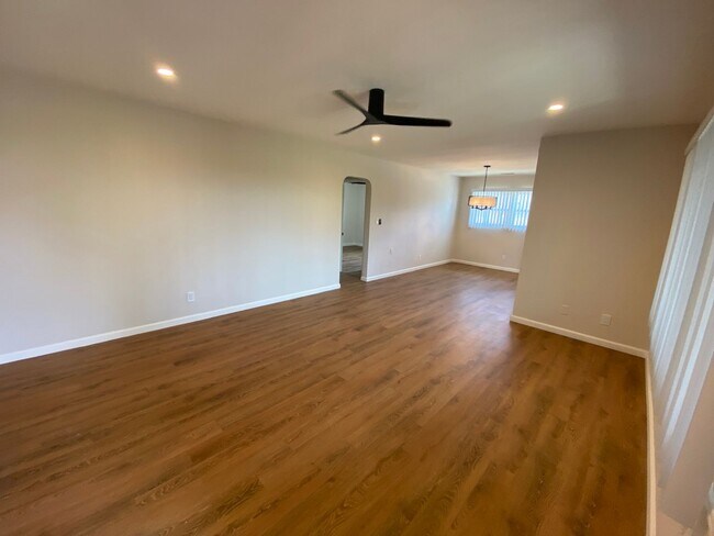 Foto del edificio - 2414 Monroe Ave