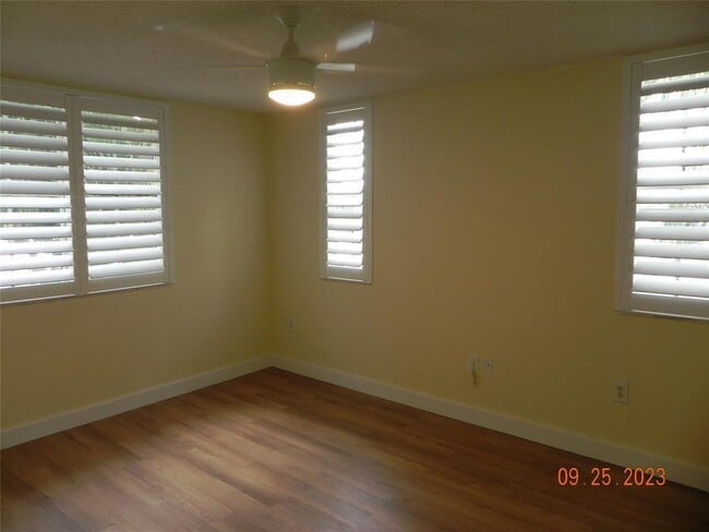 Foto del edificio - 577 SW 111th Ln
