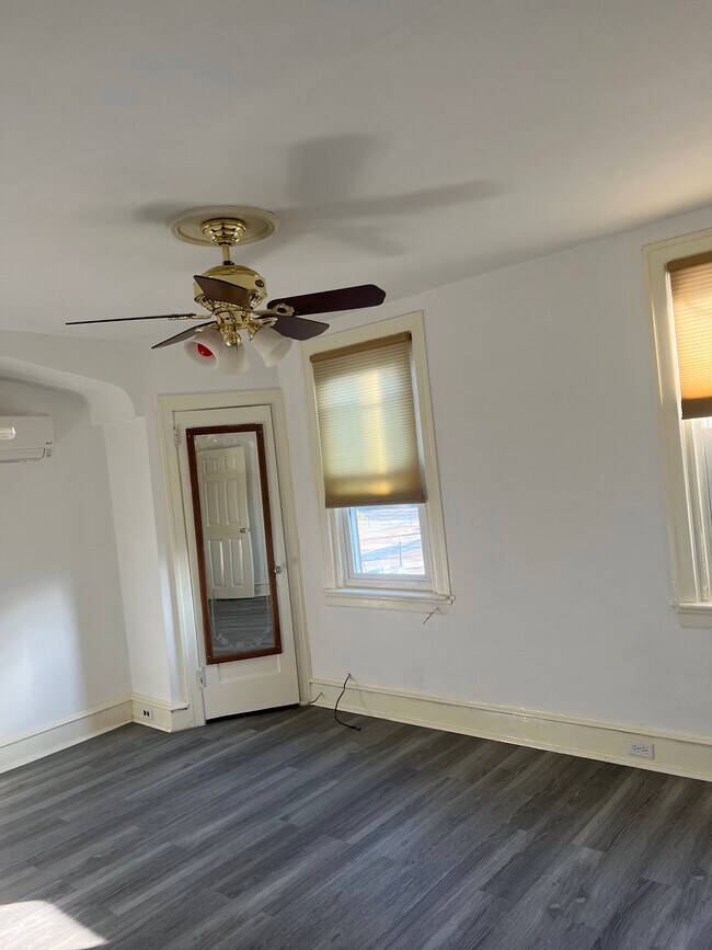 Building Photo - 1401 Englewood St