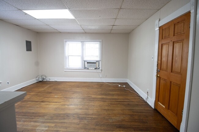 Building Photo - 1403 Hinkson Ave