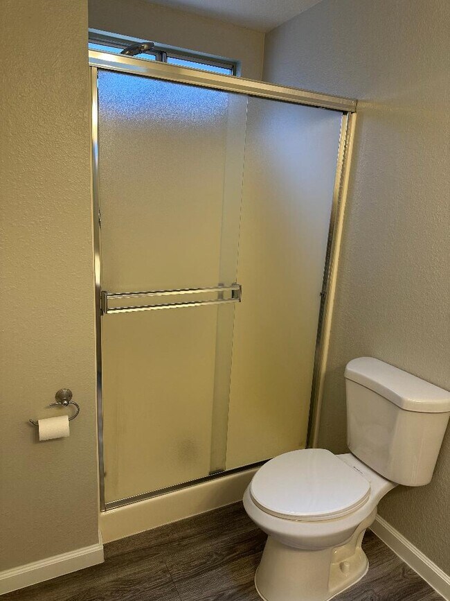 Foto del edificio - 1325 Oak Ridge Dr