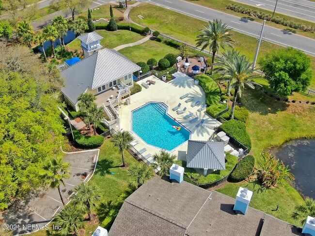Pool shot - 100 Fairway Park Blvd Apartment