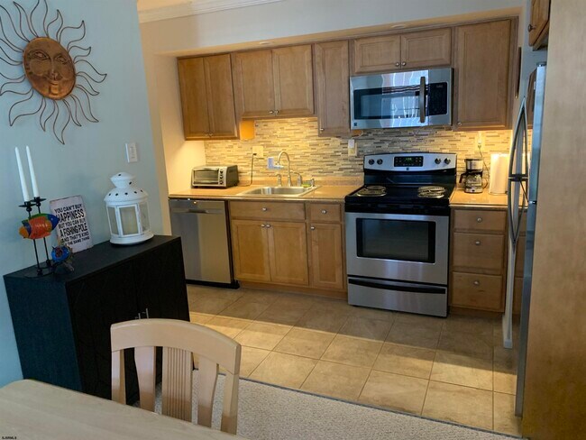 Building Photo - 21 Monroe St