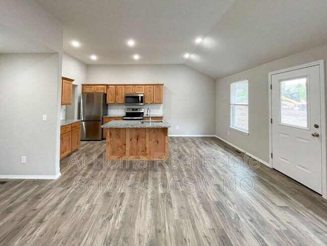Building Photo - 3896 E Linwood Dr