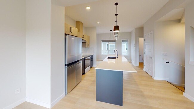 Photo du bâtiment - 2610-159 159 St SW