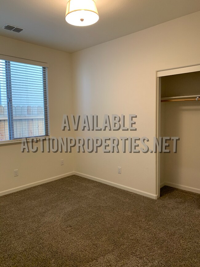 Building Photo - Solar - Whitney Ranch Brand New Home! 3Bed...