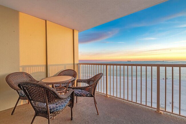 Foto del edificio - 561 E Beach Blvd