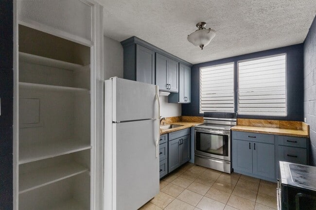 Building Photo - Discover this pet-friendly 2-bedroom condo
