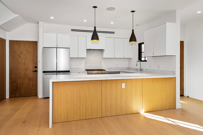 Building Photo - 4267 Carpinteria Ave