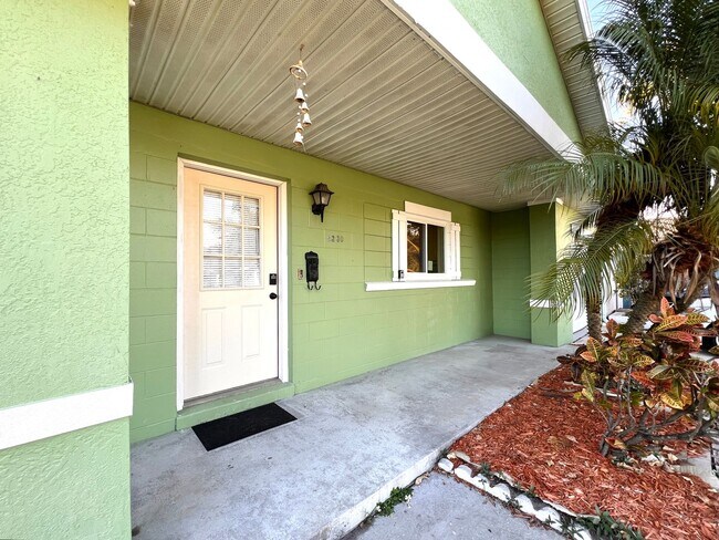 Foto del edificio - 3 BR/2BA | Newly Renovated Single Family Home | 1-Car Garage Parking |Community Pool!