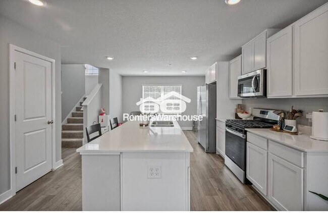 Foto del edificio - Available February 1 - beautiful 3 bedroom, 2 bathroom townhome in Dayton!
