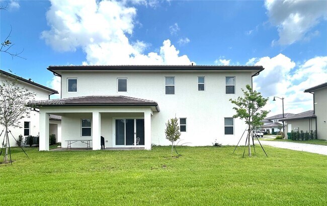 Building Photo - 12220 SW 44th Ct