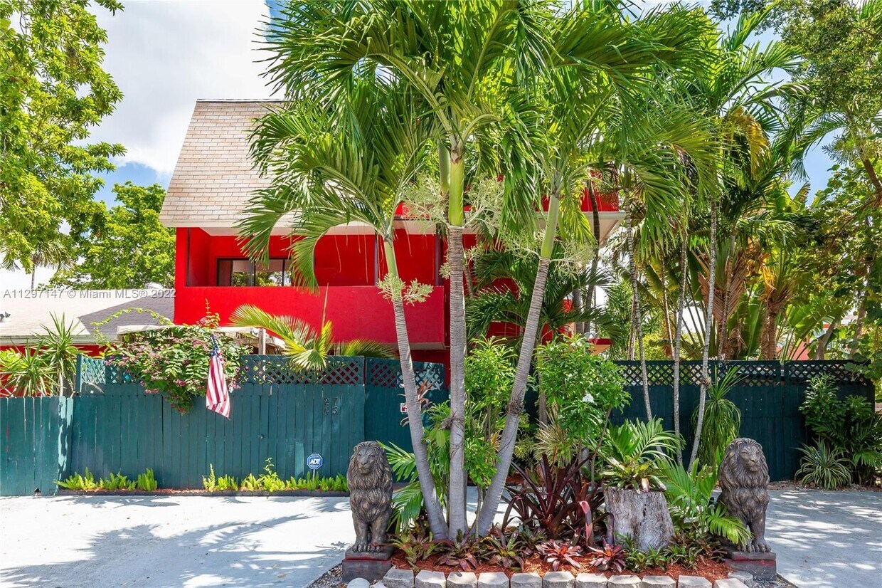 Foto principal - 2743 SW 32nd Ave