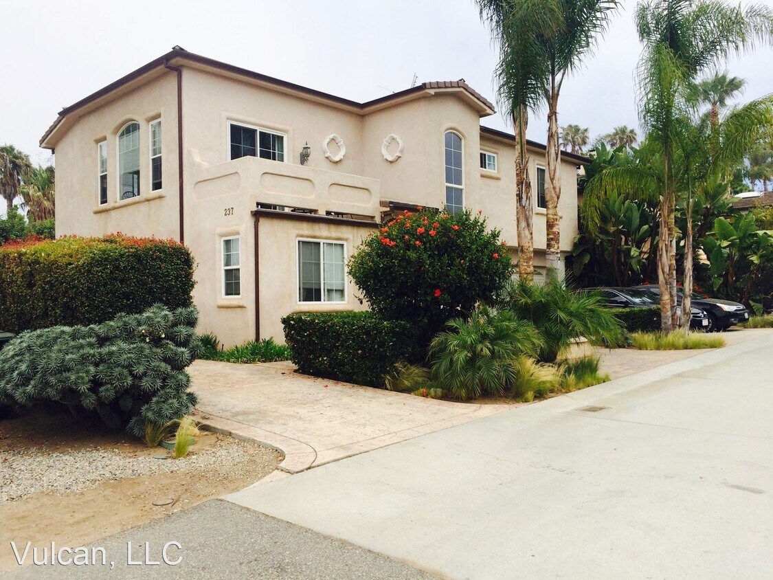 2 br, 1 bath House 237A N. Vulcan Avenue House Rental in Encinitas