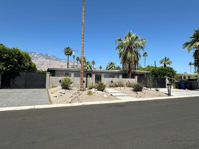 Building Photo - 725 S Mountain View Dr