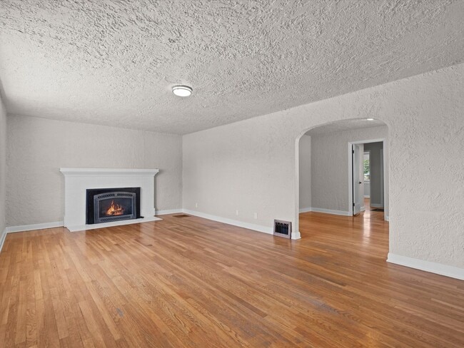 Foto del edificio - 2 bed, 1 bath with built in office near UNR