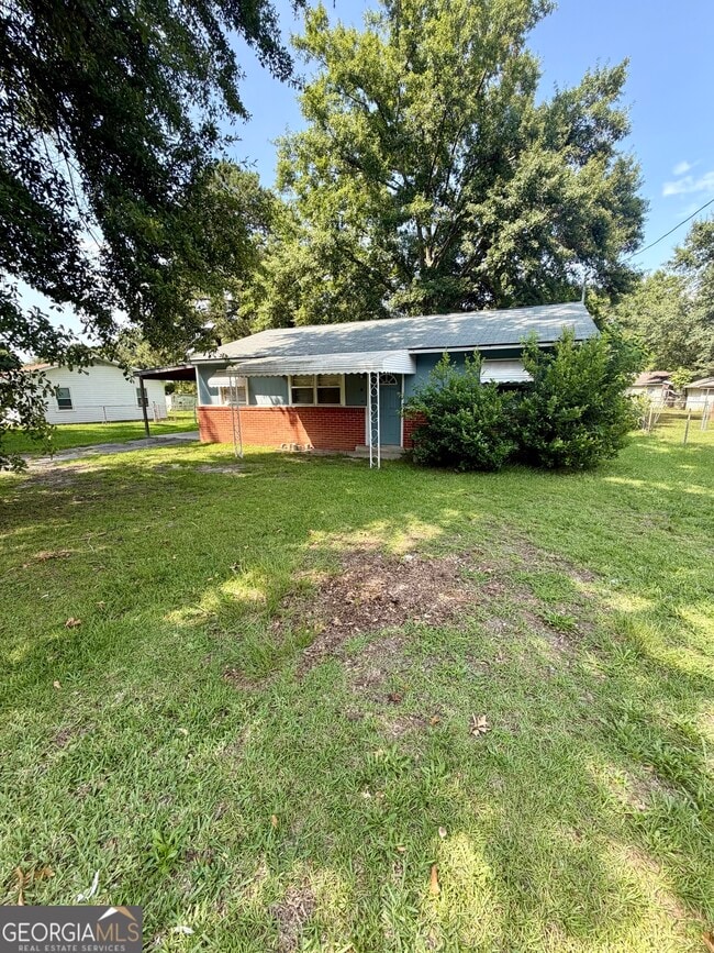 Building Photo - 208 Crescent Dr
