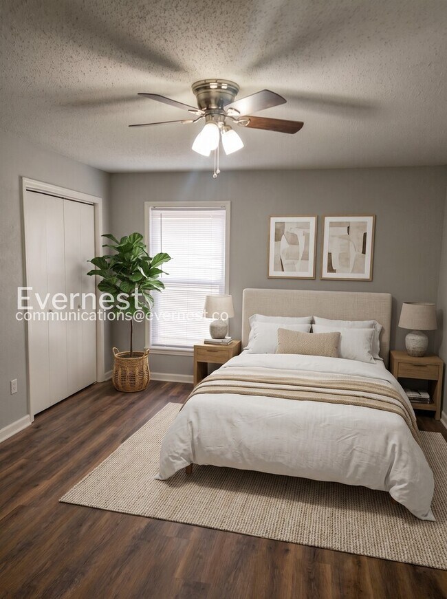 Foto del edificio - 4 Bed, 2 Bath Home with Garage / Pet-Friendly / Coming Soon!