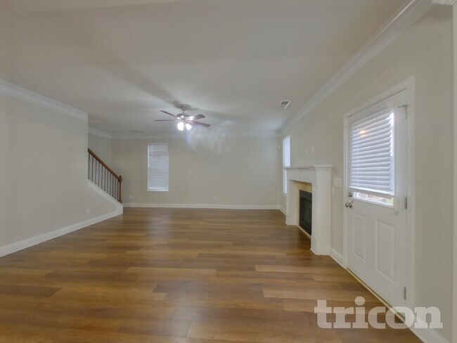 Building Photo - 305 Escalade Dr