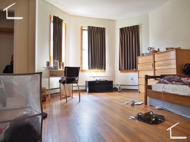 No Brokers Fee, Cleveland Circle/Reservoir Area. Central Heat, Laundry on Site, Eat-in Kitchen, ... - No Brokers Fee, Cleveland Circle/Reservoir Area. Central Heat, Laundry on Site,  Eat-in Kitchen, ... Apartment