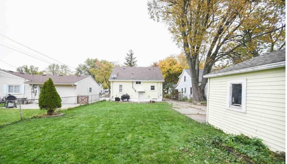 22712 Ridgeway St, St Clair Shores, MI 48080 House Rental in St Clair