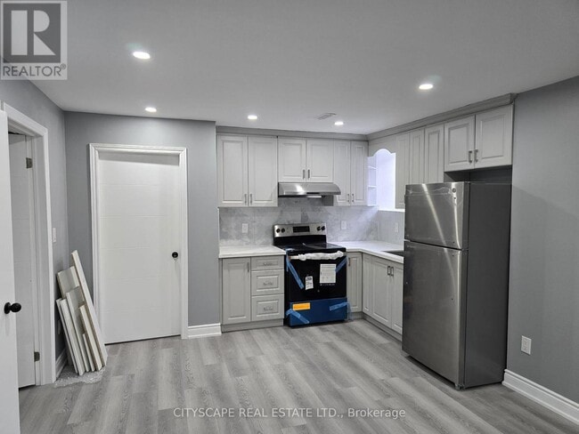 Building Photo - 306 Bessborough Dr