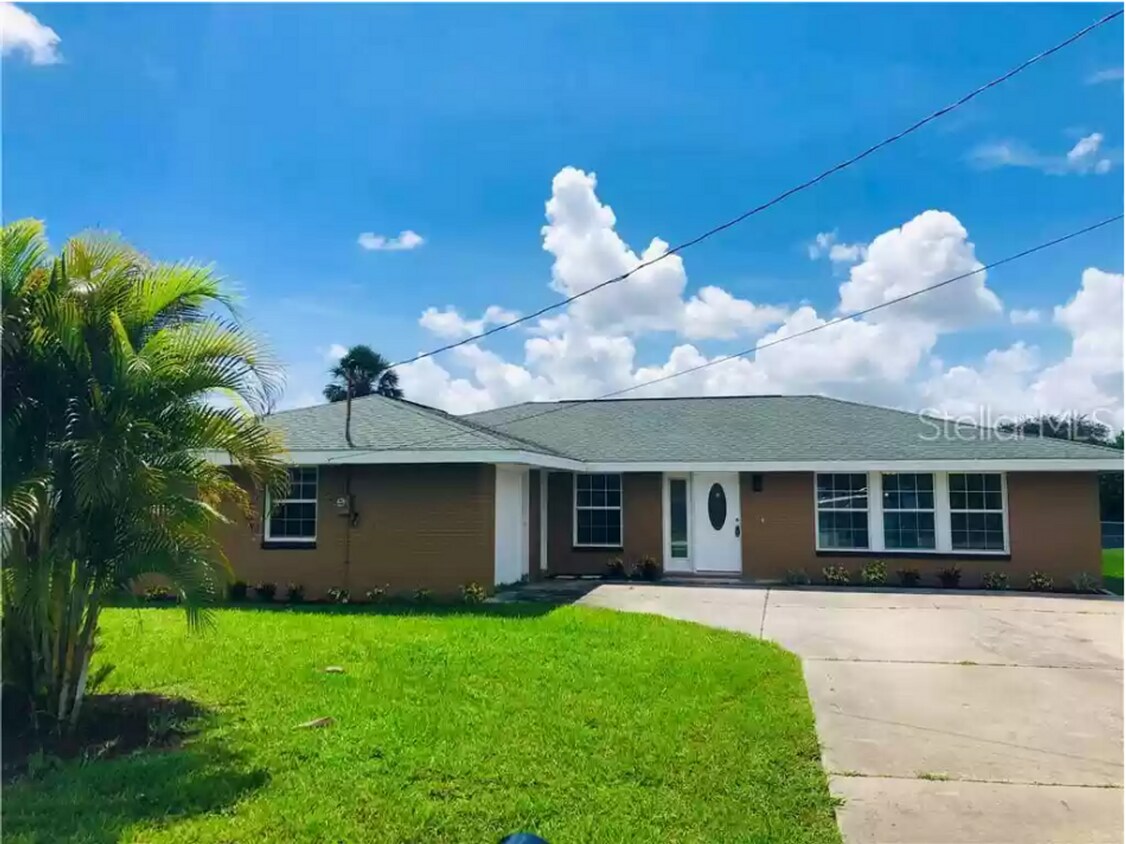 Foto principal - $1,825 ** AVAIL 6/7/25 ** 3 Bed / 2 Bath S...