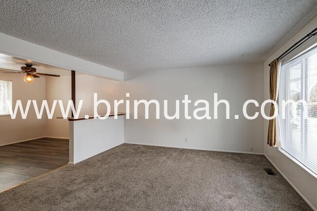 Photo - 656 E 5640 S House