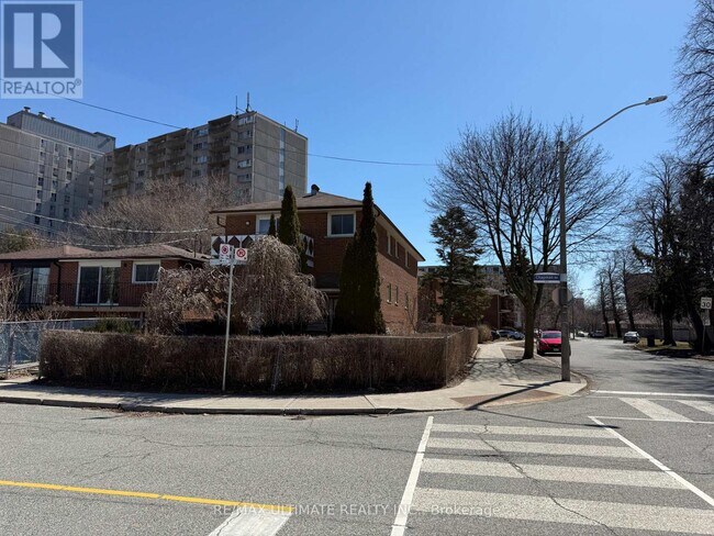 Building Photo - 43 Chapman Ave