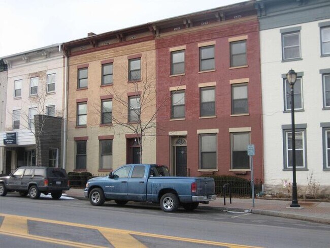 Building Photo - Second Floor 2 Bedroom Apt For Rent (Palmyra)
