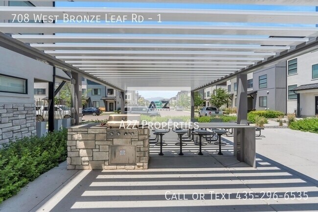 Building Photo - 708 W Bronze Leaf Rd