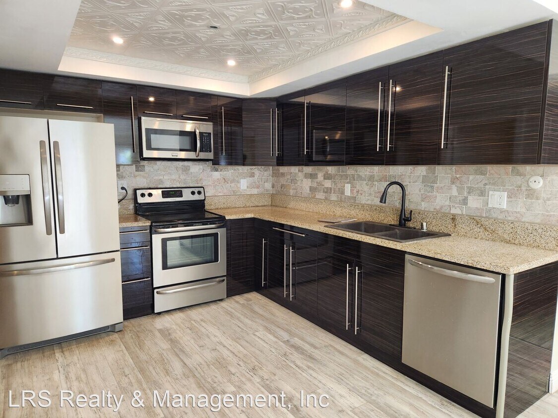 Foto principal - 3 br, 2 bath House - 10210 Larwin Ave. #1