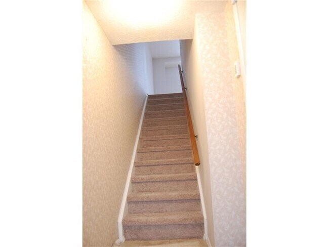 Building Photo - 119 Ligonier Ln