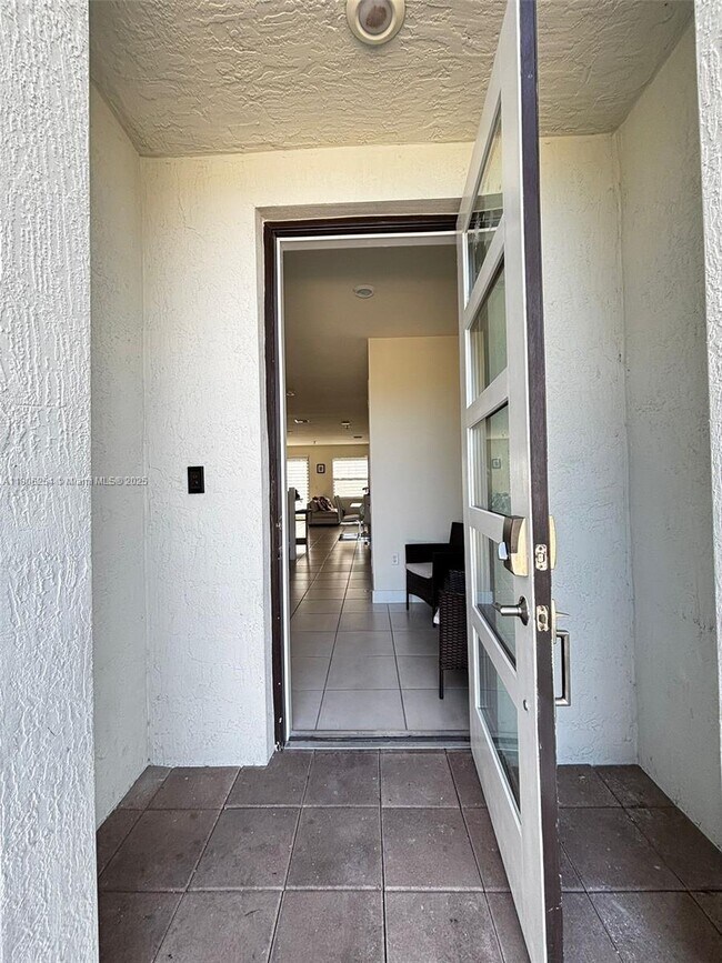 Foto del edificio - 15860 NW 91st Ct
