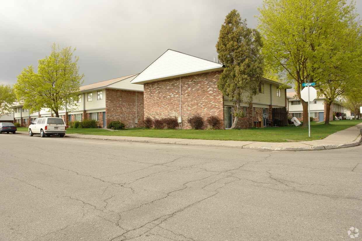 Building Photo - Lakeside Village Apartments