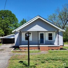 Building Photo - 107 Bennett St