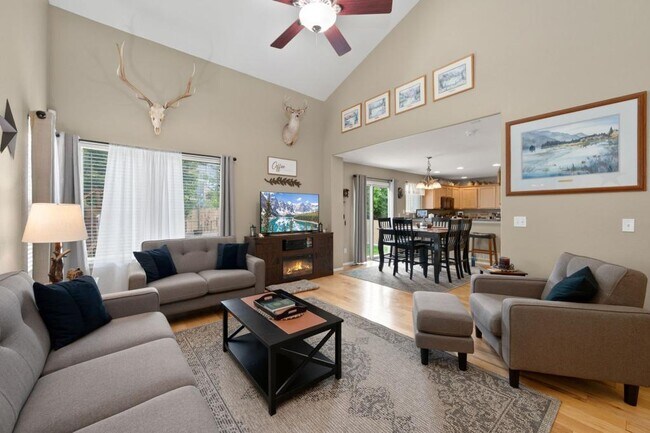 Building Photo - 2109 Blue Wing Dr
