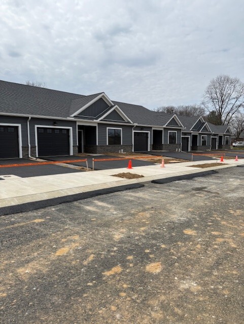 Foto principal - Penn Station Townhomes