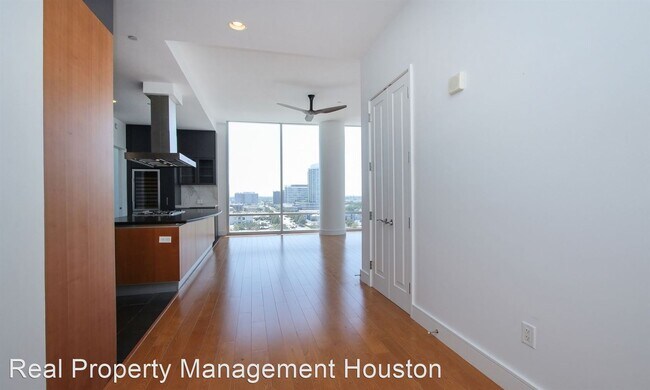 Foto del edificio - 2 br, 2 bath House - 2727 Kirby Dr. Apt. 10B