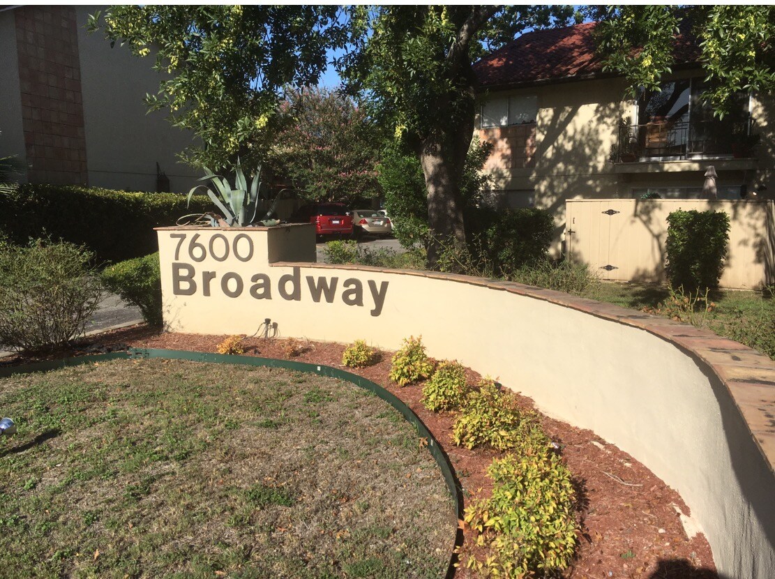 Foto principal - 7600 Broadway St