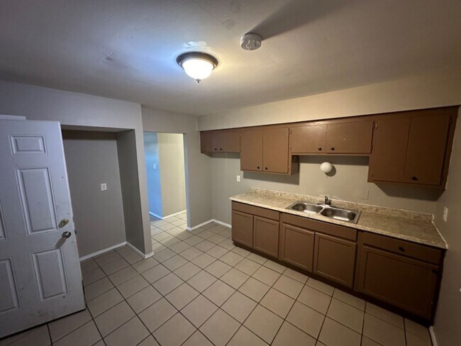 Building Photo - 5736-5738 N 99th St. (Duplex)