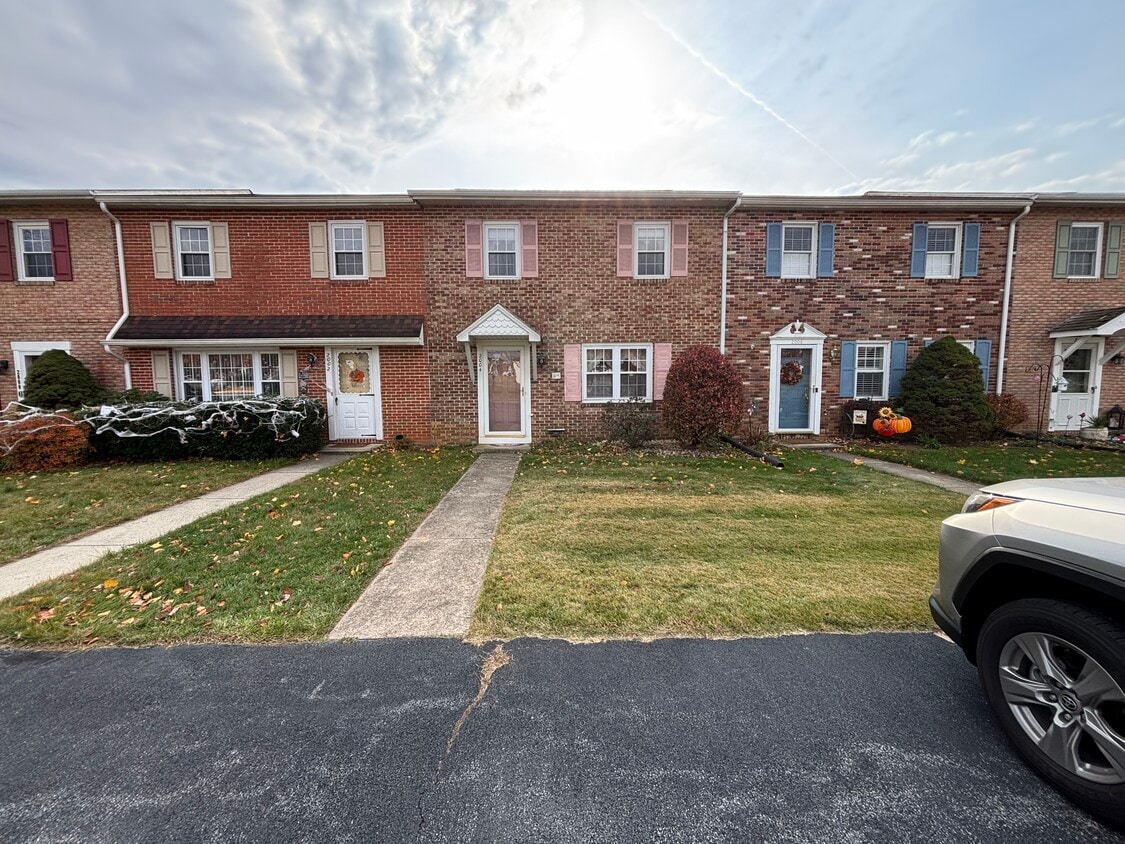 Photo - 2004 Hale Ct (Wyomissing, PA)