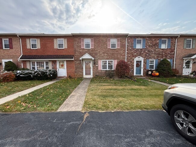 Photo - 2004 Hale Ct House